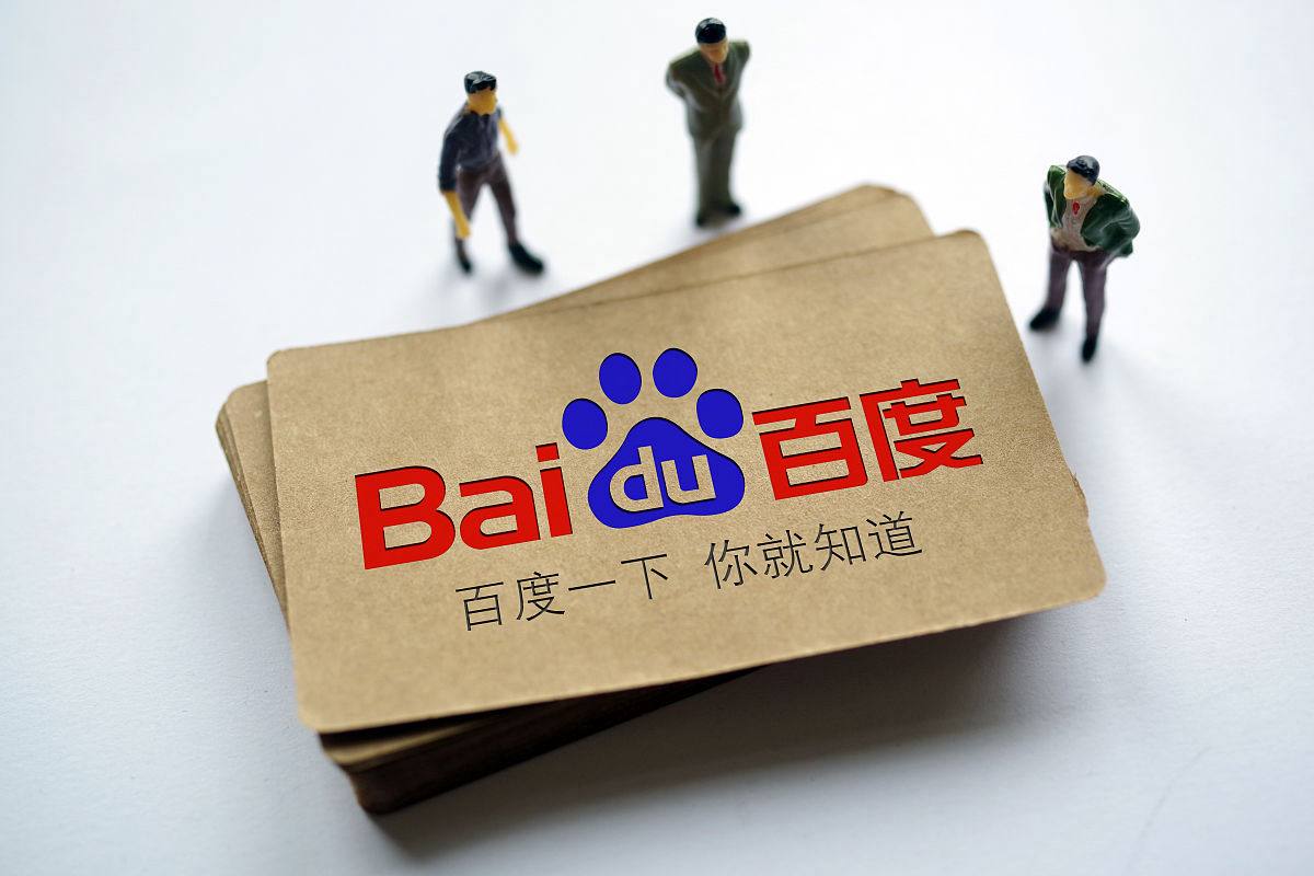 侯佩岑主持央视秋晚